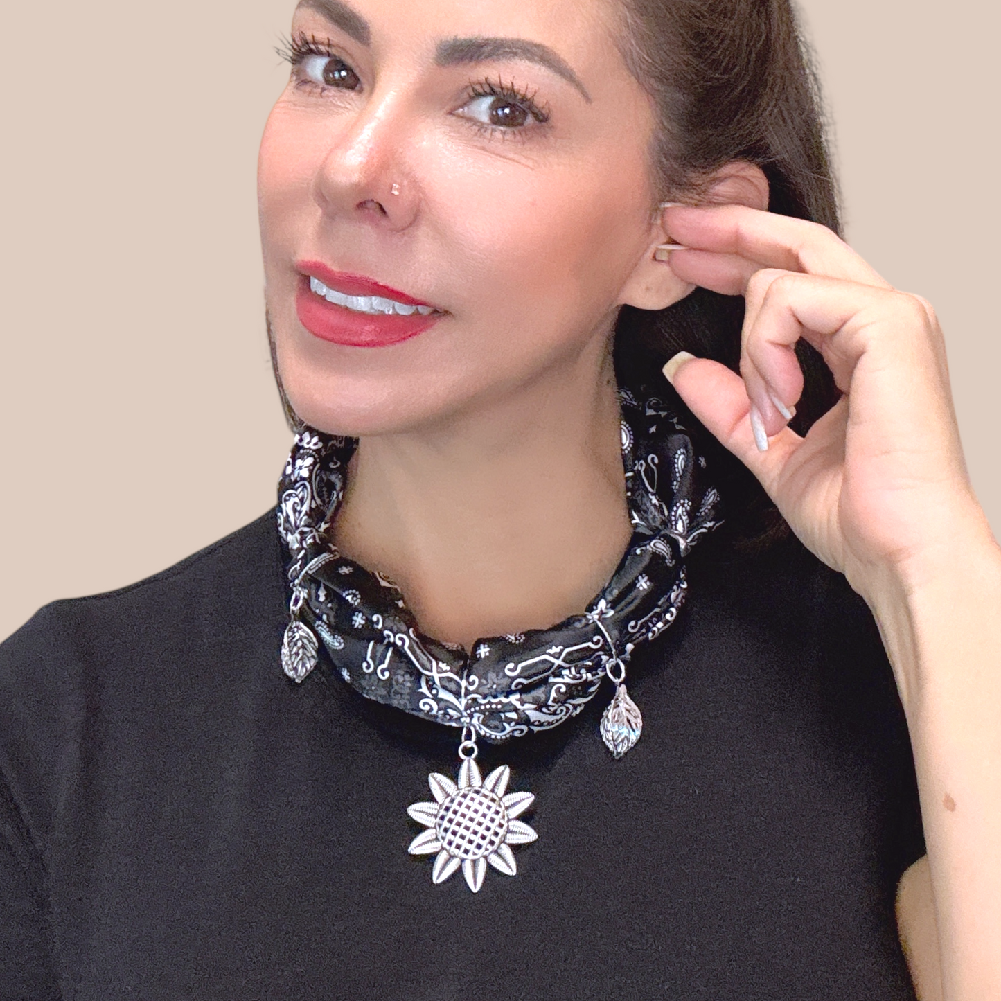 Bandanna sunflower necklace