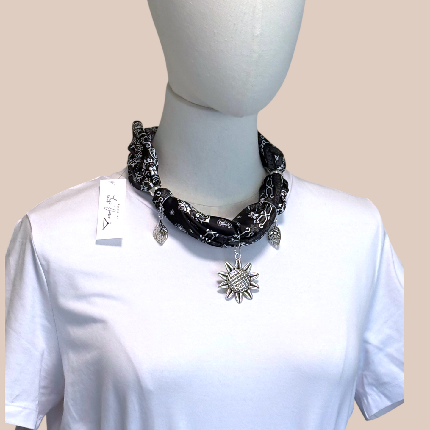Bandanna sunflower necklace