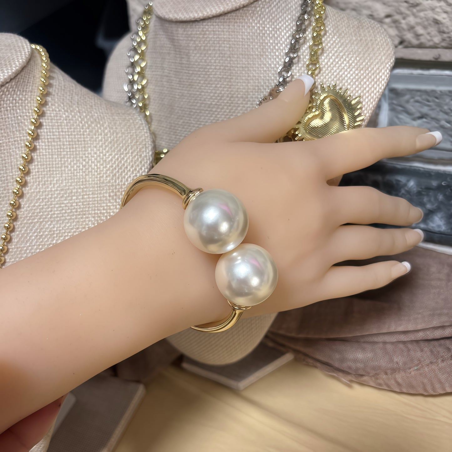 Bangle chic hip hop Pearls classic style - Lizi Yarce Accesories