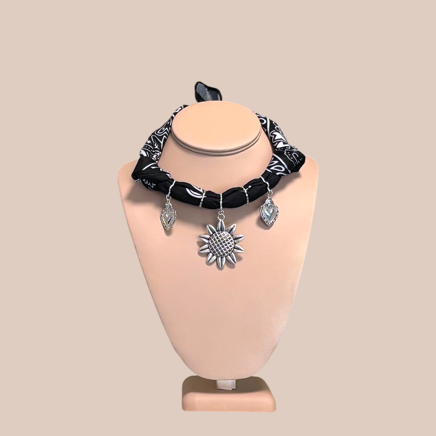 Bandanna sunflower necklace
