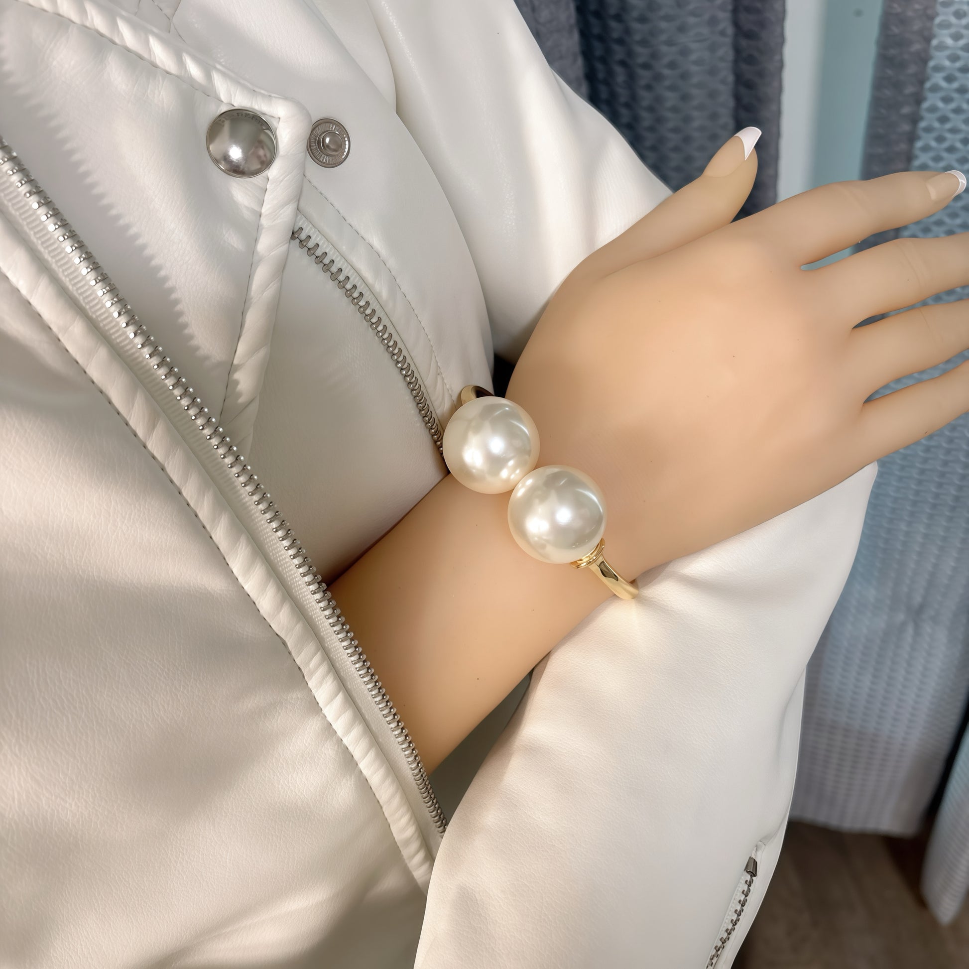 Bangle chic hip hop Pearls classic style - Lizi Yarce Accesories