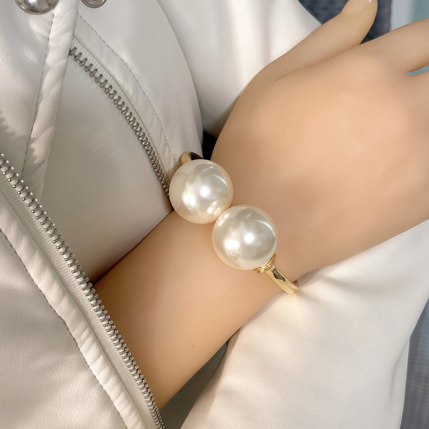 Bangle chic hip hop Pearls classic style - Lizi Yarce Accesories